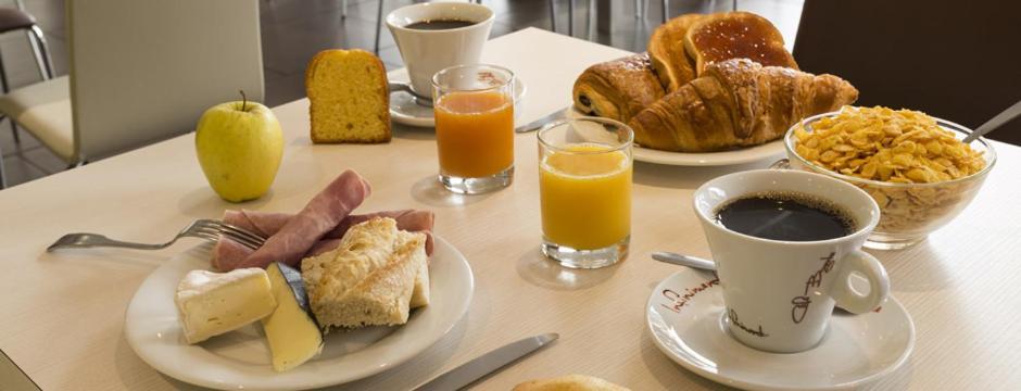 Brit Hotel Confort Le Limouzi Tulle Kültér fotó