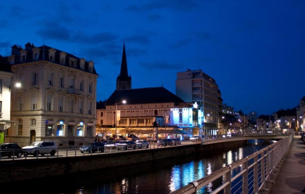 Brit Hotel Confort Le Limouzi Tulle Kültér fotó